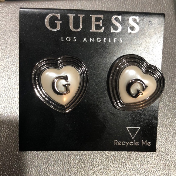 Guess silver‎ heart shaped faux pearl inset G monogram stud earrings brand new - Picture 3 of 7